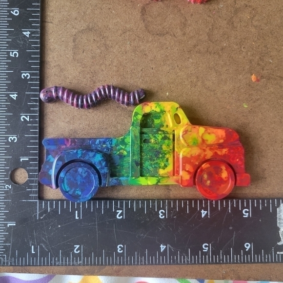 🎉HOST PICK 🎉 NEW Handmade Rainbow Truck Crayon / Decor Size is 5 x 2.5 Inches - Picture 7 of 10